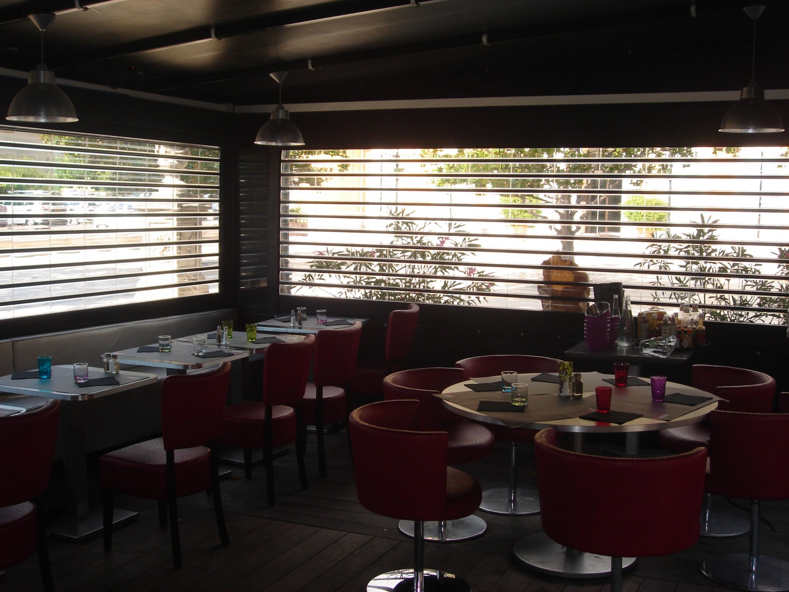 Vente de pergolas avec lames rétractables pour snack-bar ou brasserie à La Ciotat 13600